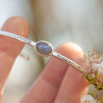 Afbeelding in Gallery-weergave laden, OOAK Ethnic bracelet with stone #1 • labradorite, size 6m   (ready to ship)
