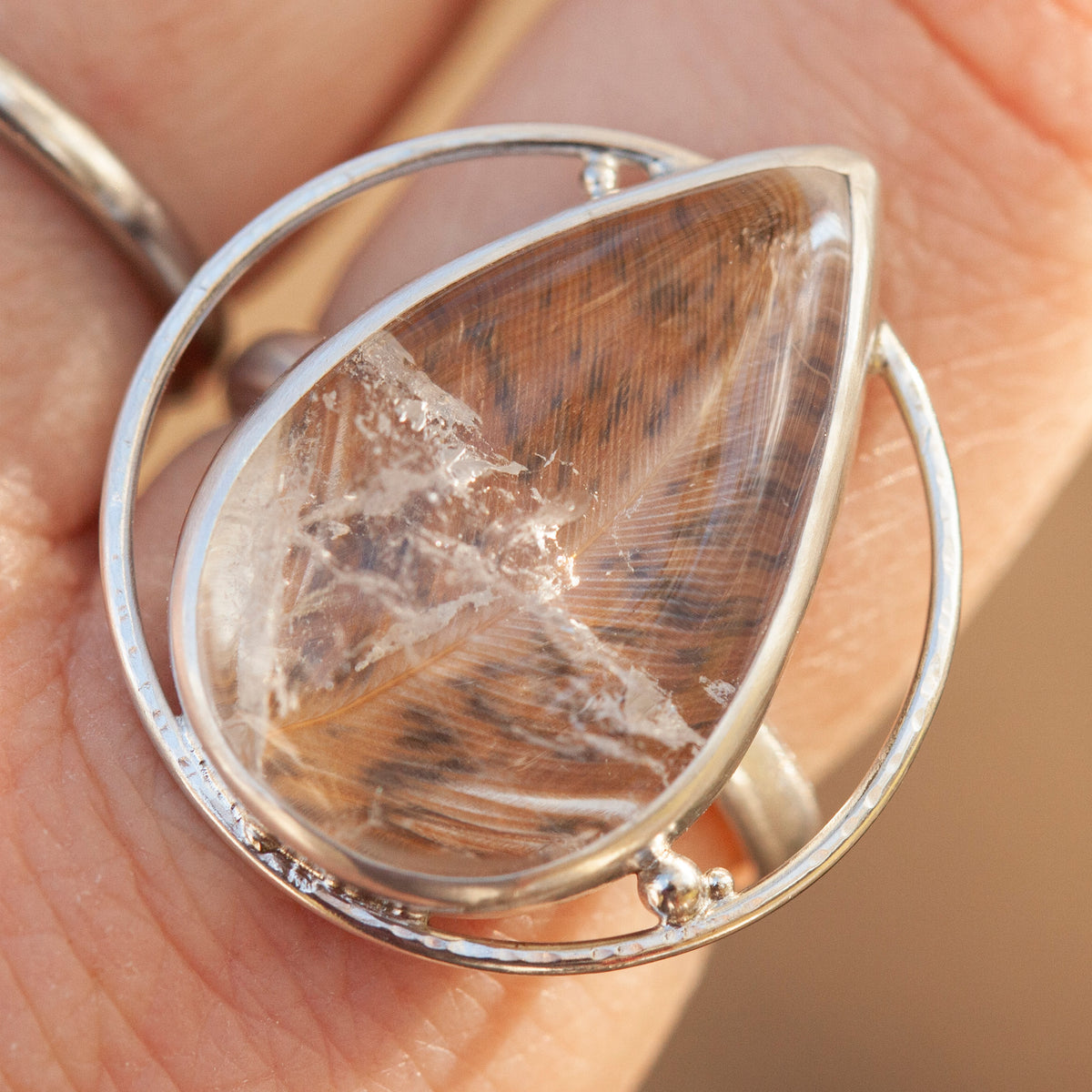 Anillo pieza única con planta capturada #3 • cuarzo transparente ~ talla 59   (listo para enviar)