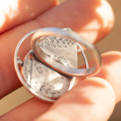 Anillo pieza única con planta capturada #3 • cuarzo transparente ~ talla 59   (listo para enviar)
