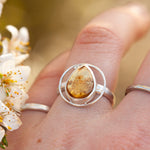 Afbeelding in Gallery-weergave laden, OOAK ring with captured plant #4 • citrine ~ size 52,25   (ready to ship)
