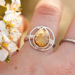 Lade das Bild in den Galerie-Viewer, OOAK ring with captured plant #4 • citrine ~ size 52,25   (ready to ship)
