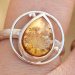 Lade das Bild in den Galerie-Viewer, OOAK ring with captured plant #4 • citrine ~ size 52,25   (ready to ship)
