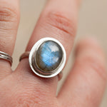 Afbeelding in Gallery-weergave laden, Sena ring with labradorite ~ size 55   (ready to ship)
