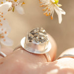 Afbeelding in Gallery-weergave laden, Sena ring with druzy pyrite ~ size 52,5   (ready to ship)
