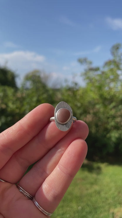 OOAK intuition ring with soft pink pebble ~ Size 54,75 (ready-to-ship)