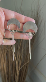 Laden und Abspielen von Videos im Galerie-Viewer, OOAK Echo earrings #37 ~ silver (ready-to-ship)

