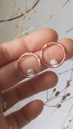 Laden und Abspielen von Videos im Galerie-Viewer, Little moon halo earrings in copper and silver   (Made to order)
