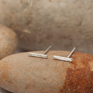 Ear climber in silver : a simple line earring, textured or net.   (made to order)