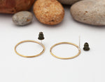 Afbeelding in Gallery-weergave laden, Softly textured brass circle earrings   (made to order)
