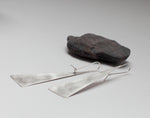 Afbeelding in Gallery-weergave laden, Extra long silver earrings ~ triangle    (made to order)
