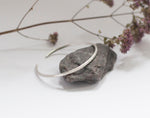 Afbeelding in Gallery-weergave laden, Thin silver bracelet with hammered texture  (made to order)
