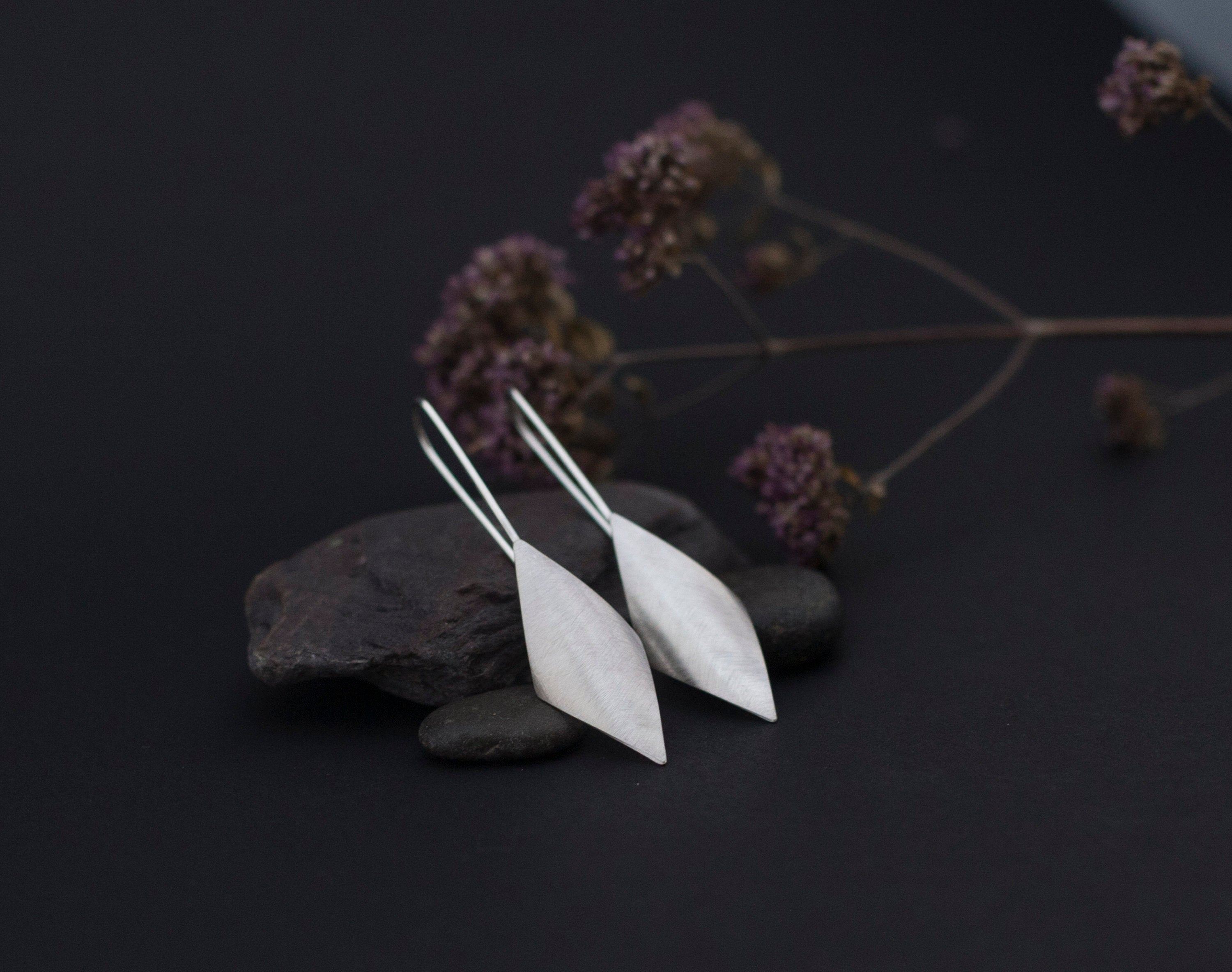 Dangling earrings in silver with rhombus in volume    (made to order)