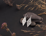 Cargar imagen en el visor de la galería, Dangling earrings in silver with cut out branch    (made to order)
