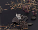 Charger l&#39;image dans la galerie, OOAK • Silver ring with casted leaf • size 8 1/2  (in stock, ready to ship)
