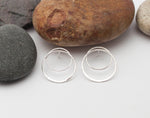 Cargar imagen en el visor de la galería, Silver earrings ~ floating rings  (made to order)
