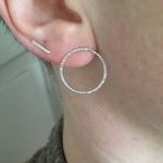 Lade das Bild in den Galerie-Viewer, Hammered circle earrings in silver    (made to order)
