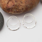 Afbeelding in Gallery-weergave laden, Silver earrings ~ floating rings  (made to order)
