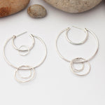 Cargar imagen en el visor de la galería, Crescent moon hoop earrings in silver ~ many rings with hammered texture    (made to order)
