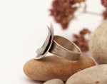 Cargar imagen en el visor de la galería, OOAK • Silver ring with organic petal • Size 8 // 56,5  (in stock, ready to ship)

