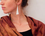 Afbeelding in Gallery-weergave laden, Extra long silver earrings ~ triangle    (made to order)
